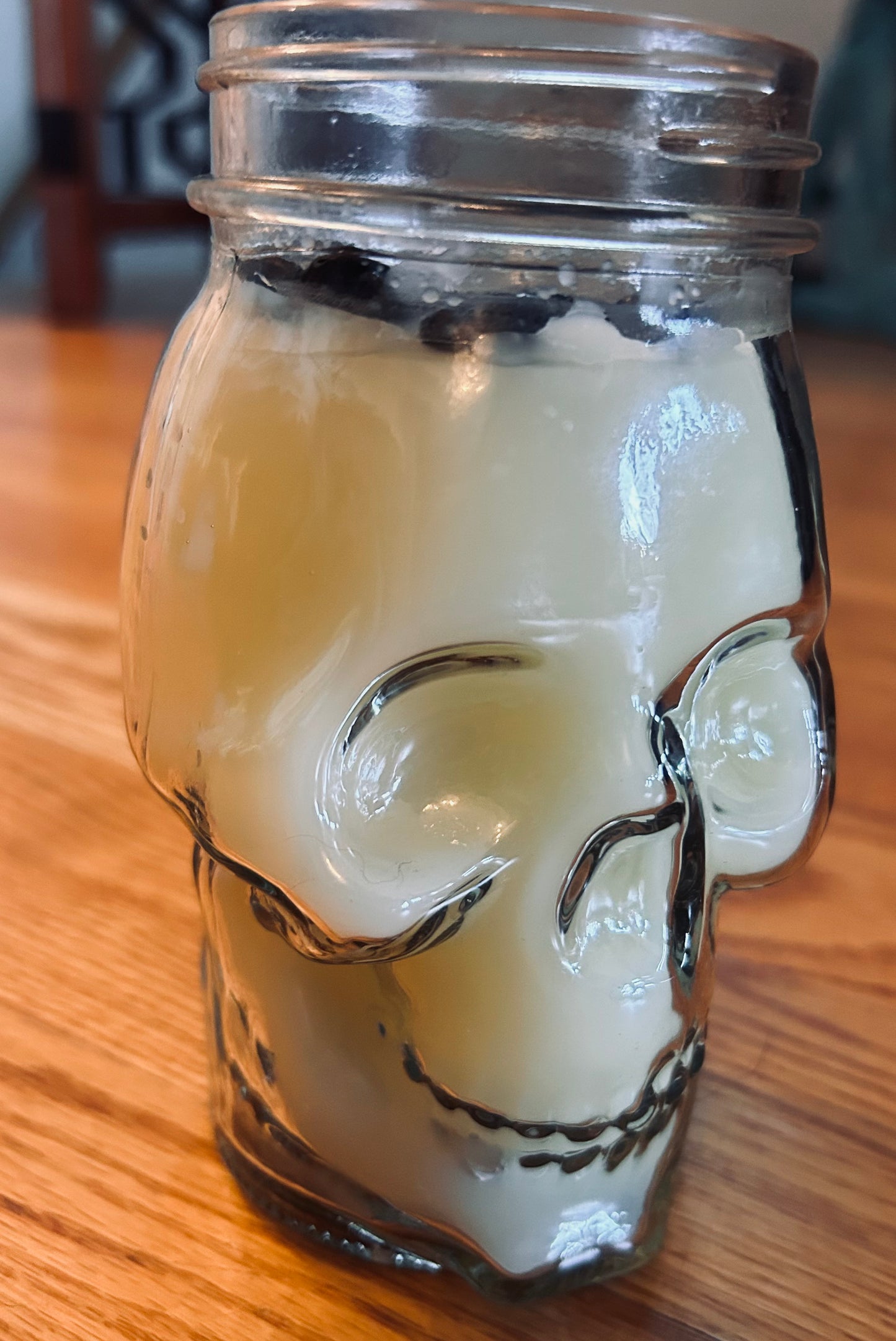 Eclipse Skull Candle: "I attract wealth"