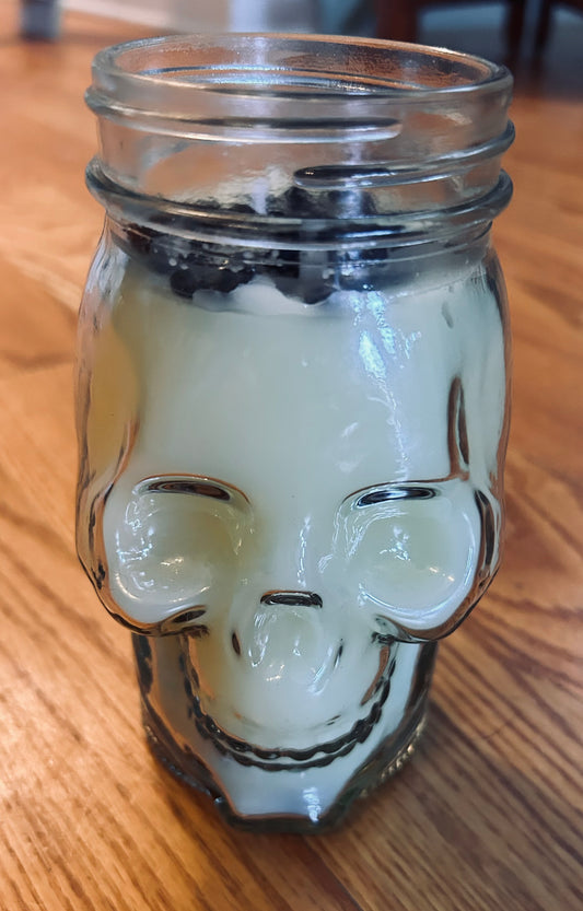 Eclipse Skull Candle: "I attract wealth"